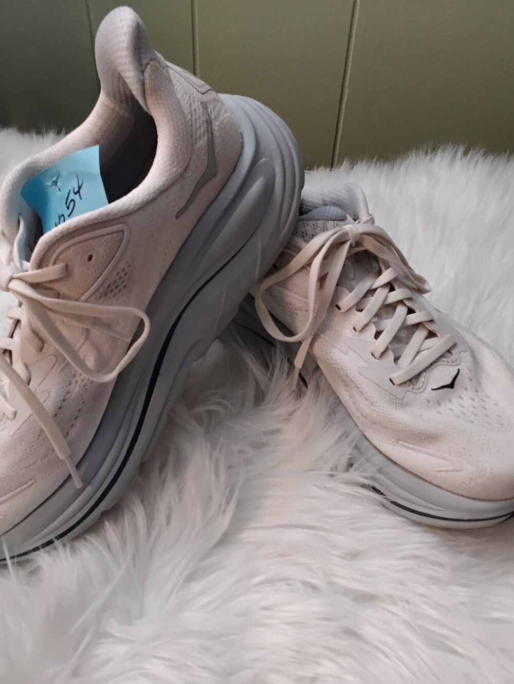 4053 Size 8.5 Wide HOKA Clifton 10.